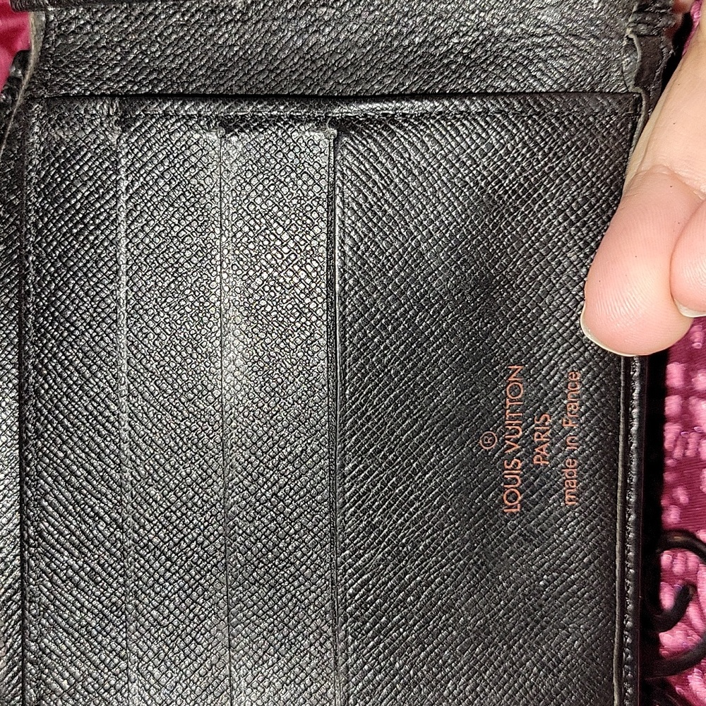 LV Epi Men's Black bifold Wallet - Picture 5 of 11